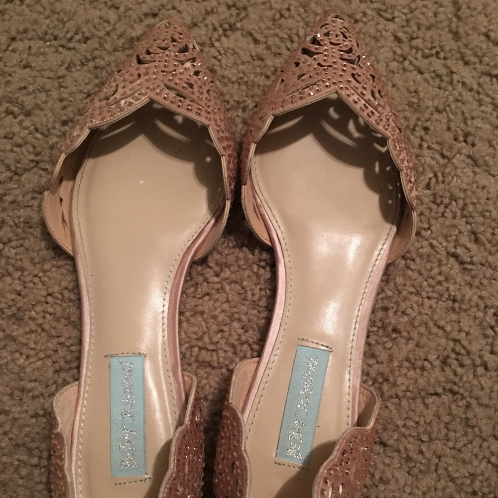EUC Betsey Johnson Lucy Flats Size 8 Blush